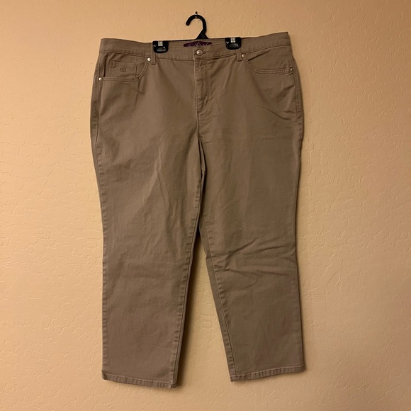 Gloria Vanderbilt Amanda Taupe Jeans - Picture 6 of 11